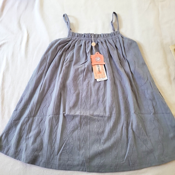 Beautiful 2 piece - Picture 7 of 12